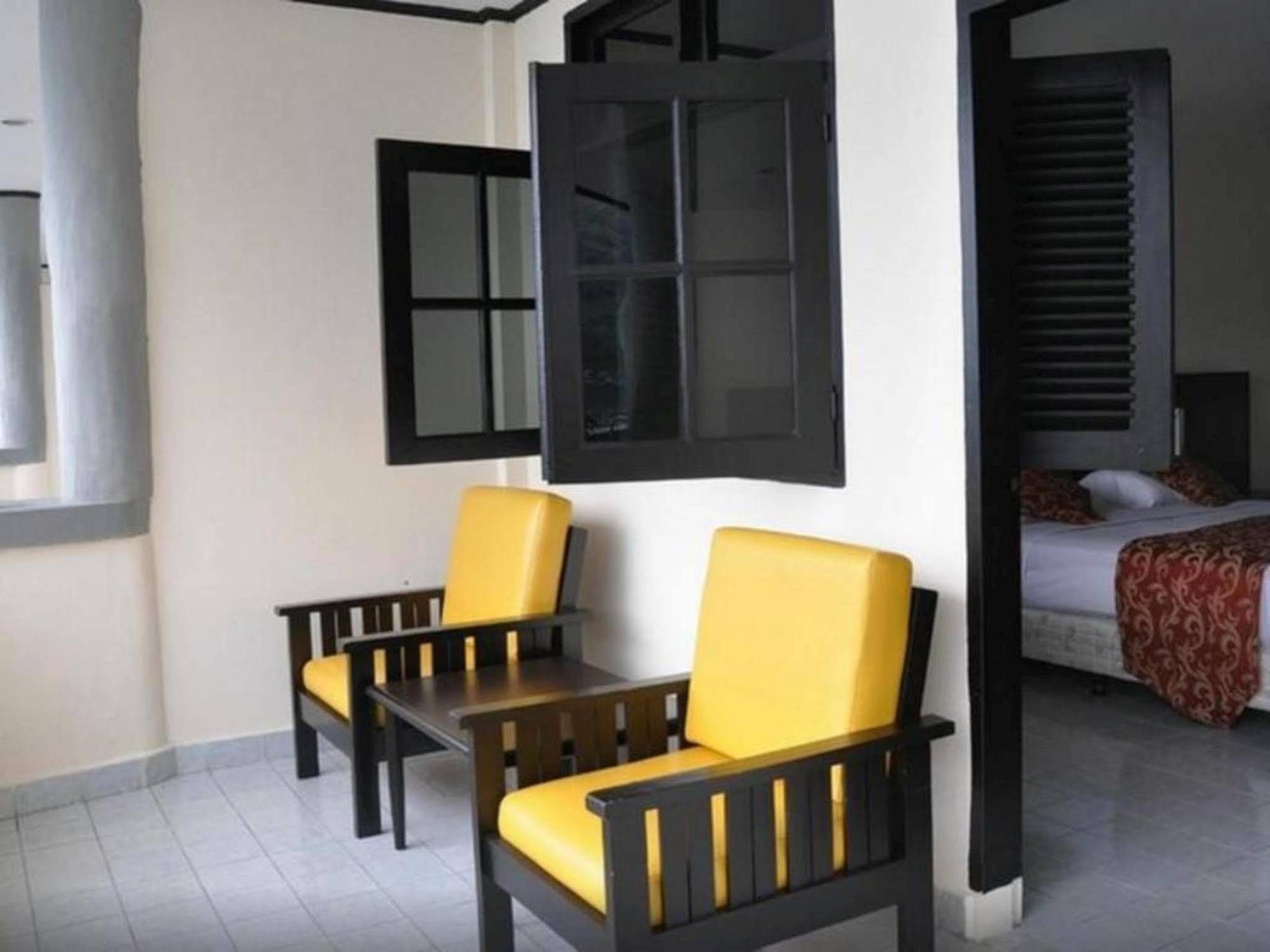 Danau Toba International Cottage Parapat Exterior foto